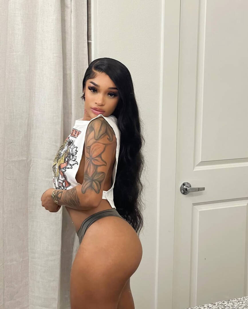 Adrianna - Independent Female Logan Escort