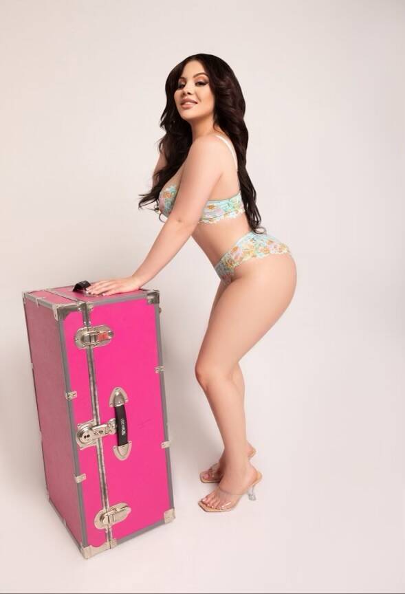 Sierra - Independent Female Birmingham Escort