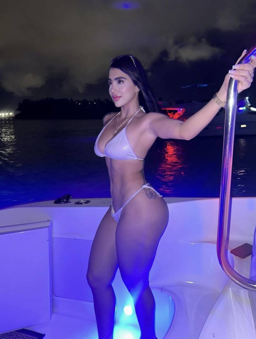 Alexus - Independent Female Bakersfield Escort