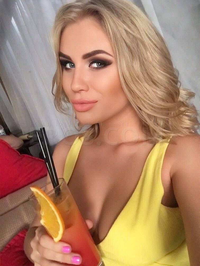 Lora - Independent Female Los Angeles Escort