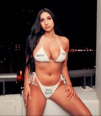 Escorts Christina  DWE