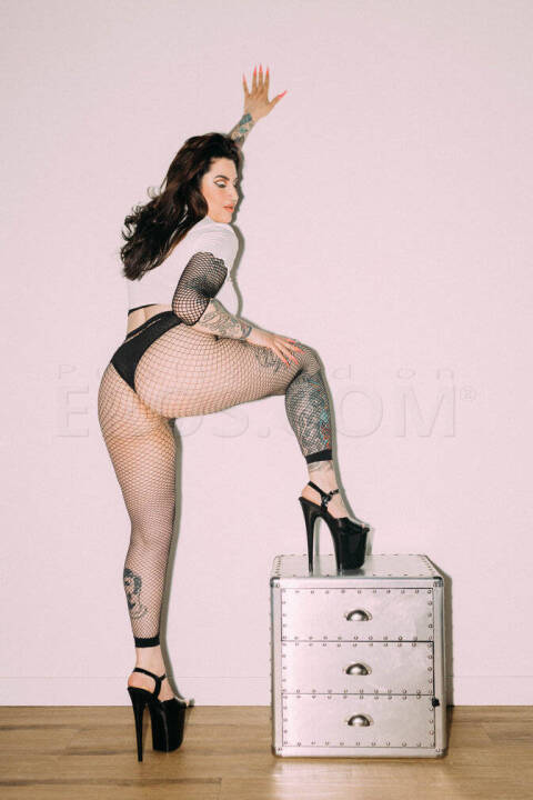 Escorts Tania Tonsorial