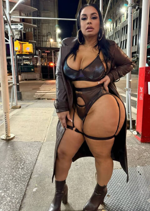 Escorts Dana