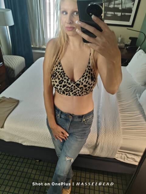 Escorts Alayna