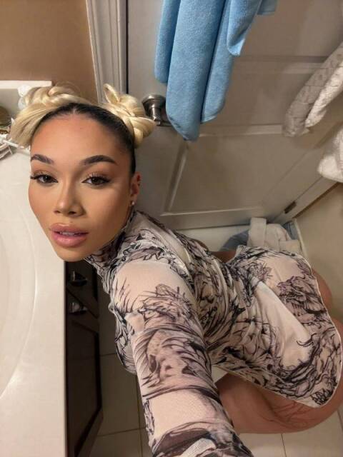 Escorts Naughty Naomi