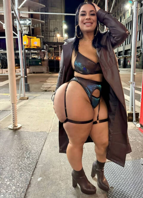 Escorts Dana