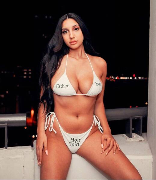 Escorts Christina  DWE