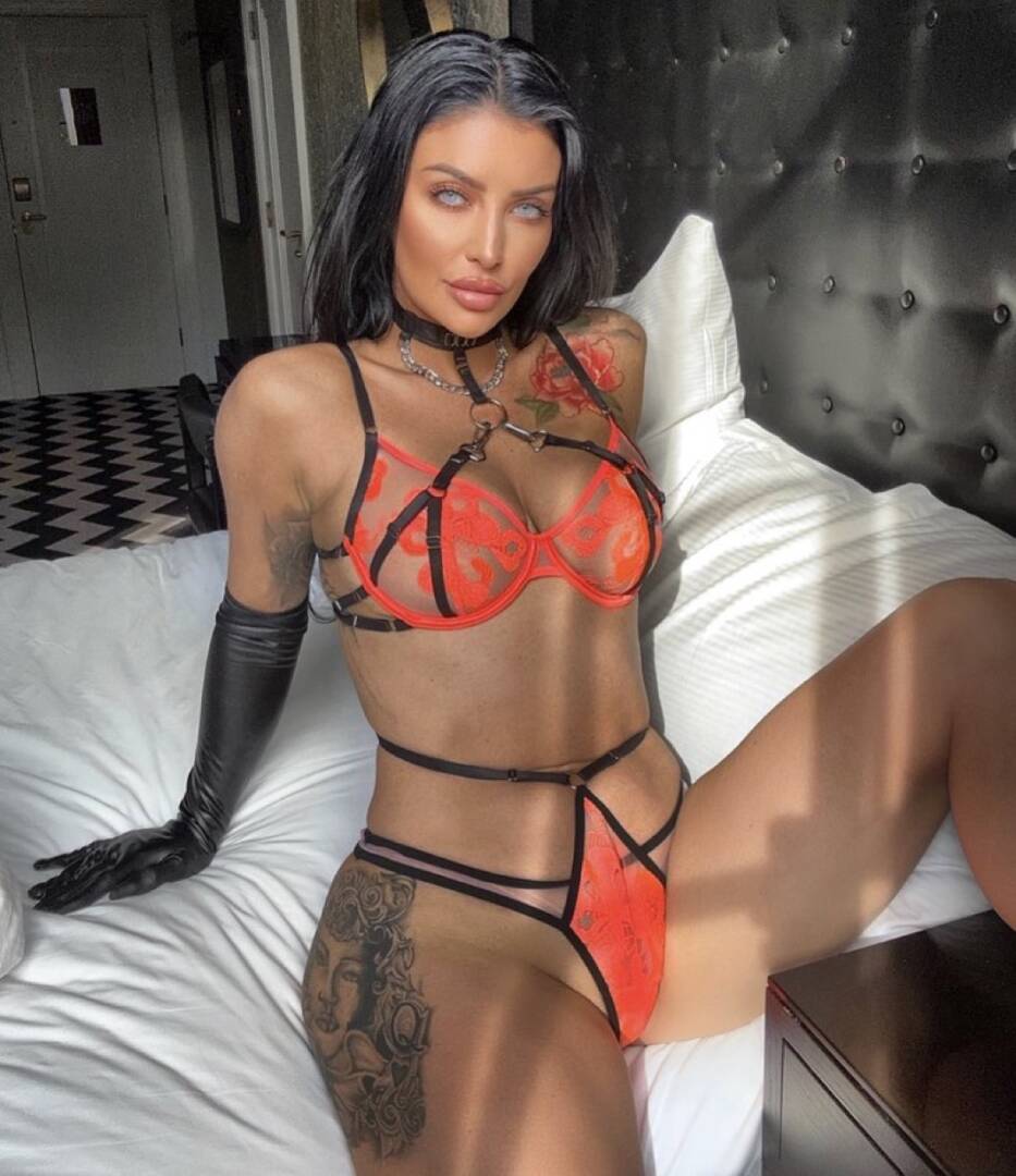 Crystal - Independent Female Greenville Escort