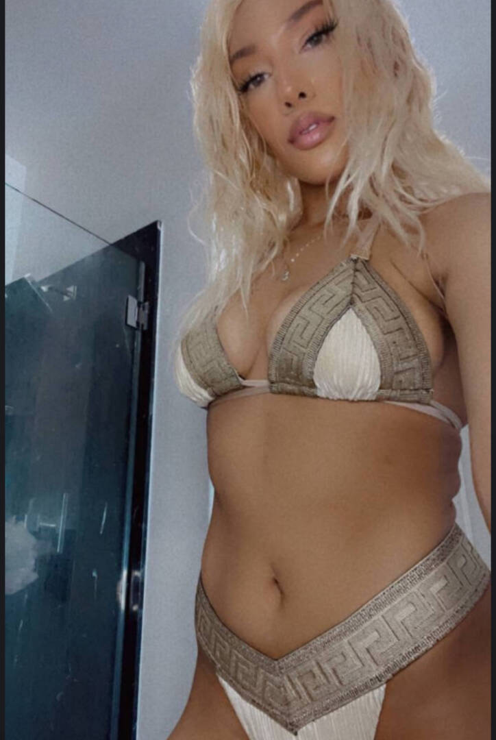 Sky - Independent Female Scottsdale Escort