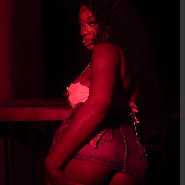 Bambi - Independent Female Phoenix Escort