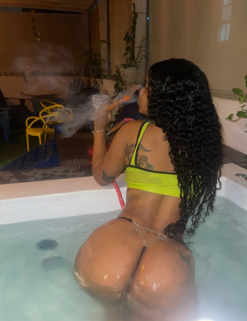 Angela - Independent Female Iowa City Escort