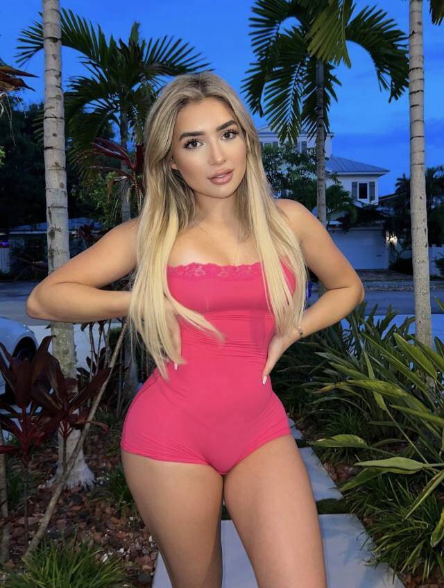 Abigail - Independent Female St. Louis Escort