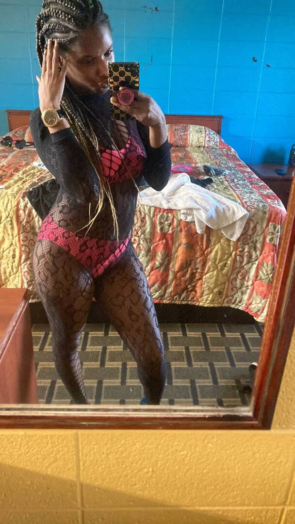 Nikki - Independent Female Memphis Escort