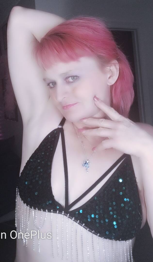 Scarlett Red - Independent Female Louisville Escort