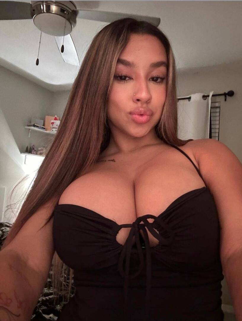 Brii - Independent Female Bloomington Escort