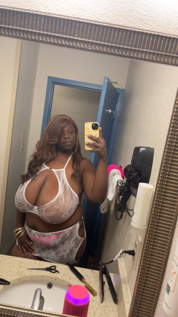 Floral - Independent Female Los Angeles Escort