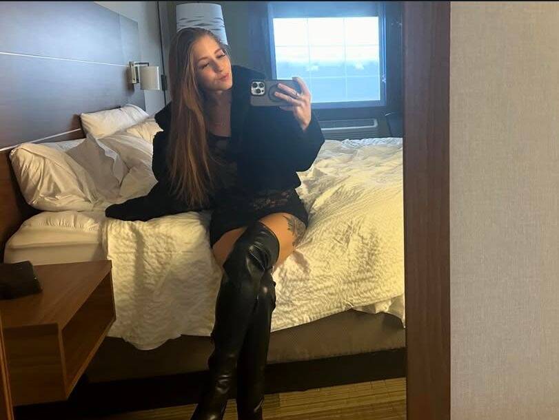 Zoey - Independent Female Milwaukee Escort