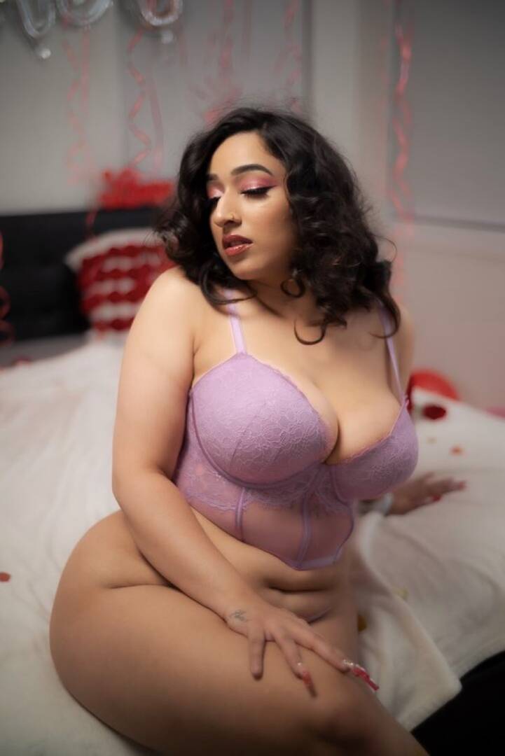Crystal - Independent Female Sioux Falls Escort