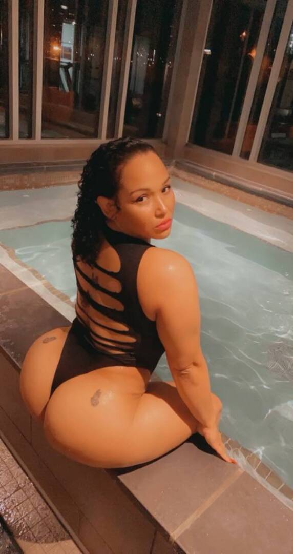 Unique - Independent Female Minneapolis Escort