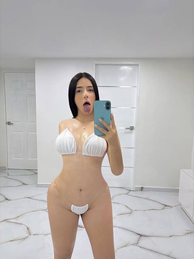 Crystal - Independent Female Sacramento Escort