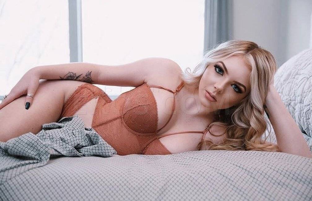 April - Independent Female Las Vegas Escort