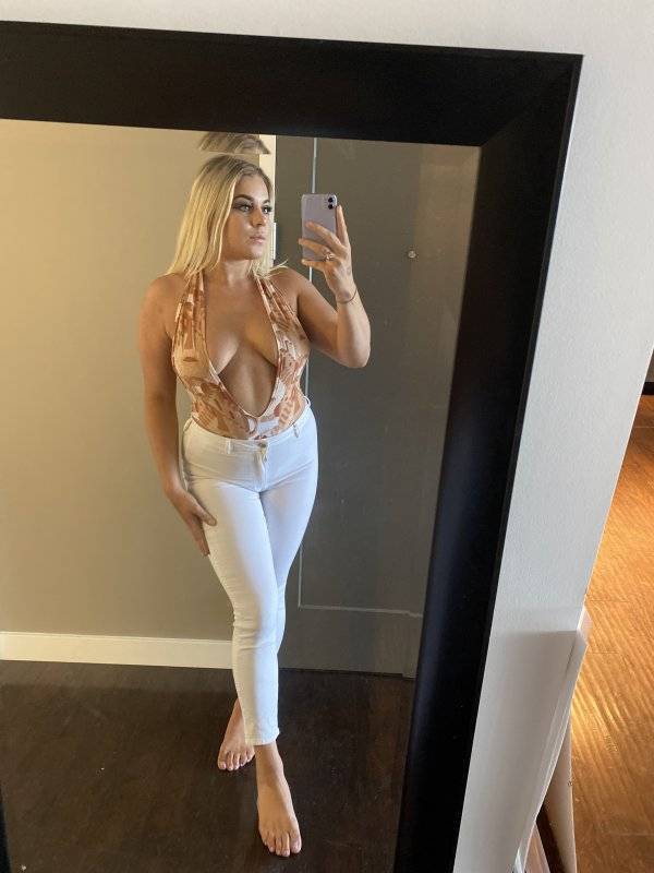 Khloe - Independent Female Portland Escort